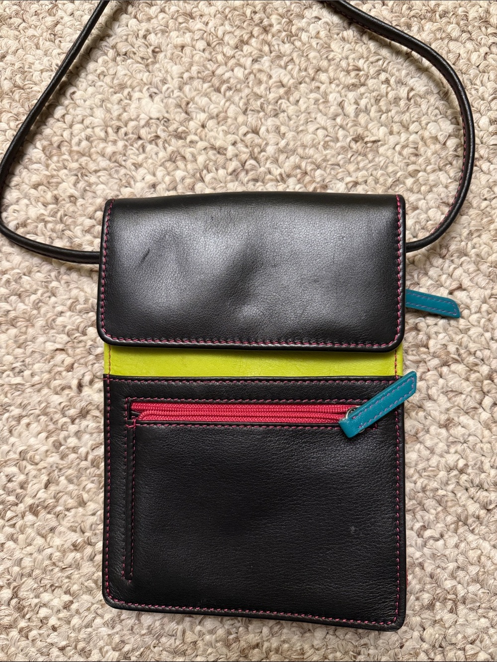 ili Crossbody Wallet hangs bag with multiple layers